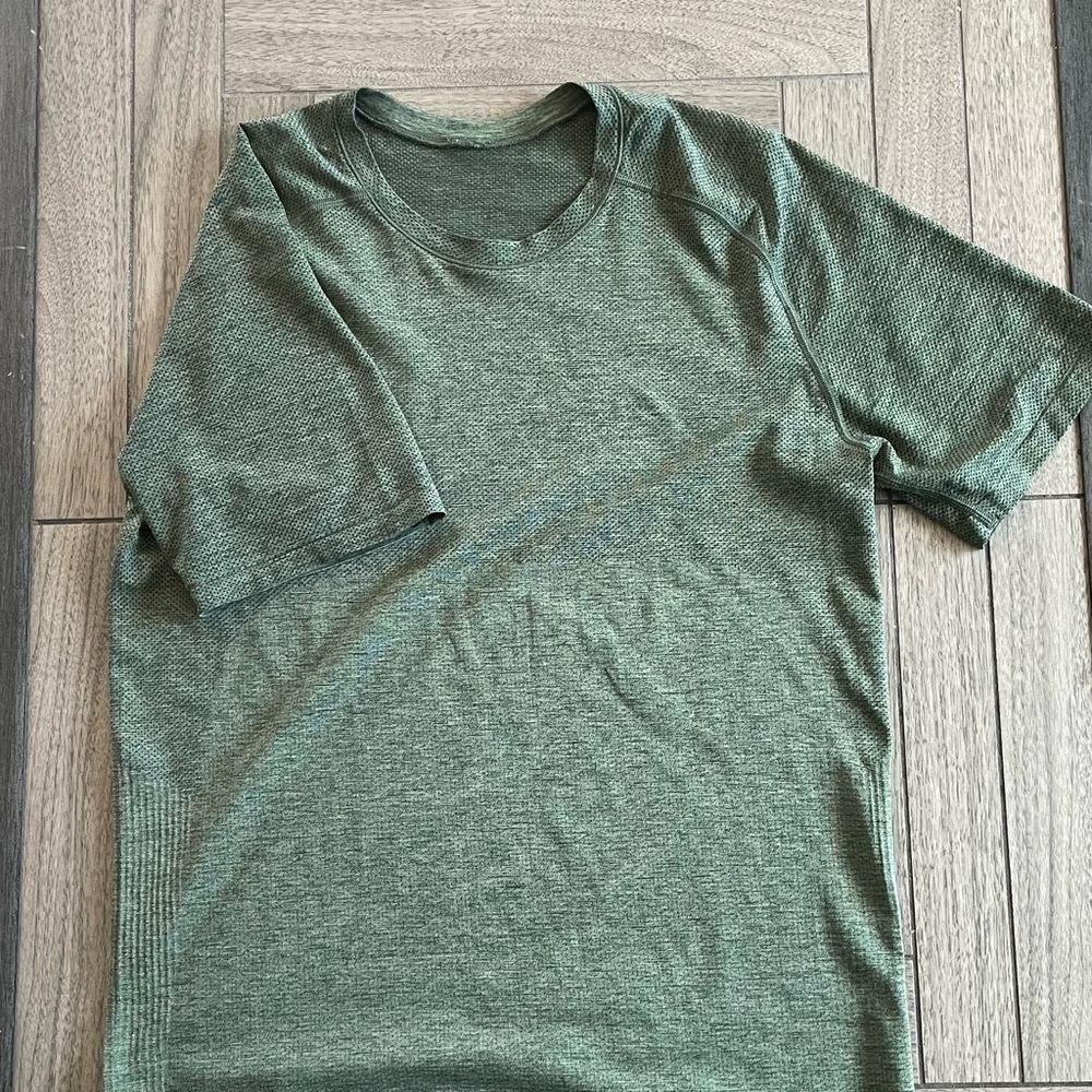 lululemon athletica Forest Green Short Sleeve Tee - Picture 3 of 5